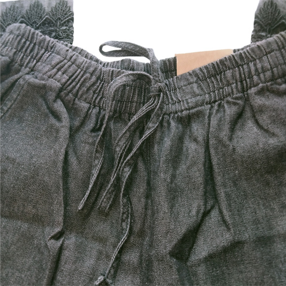 Austin Clothing Co Denim Outfit Blouse Pants Set Red Roses Black Size S NWT - Picture 3 of 11